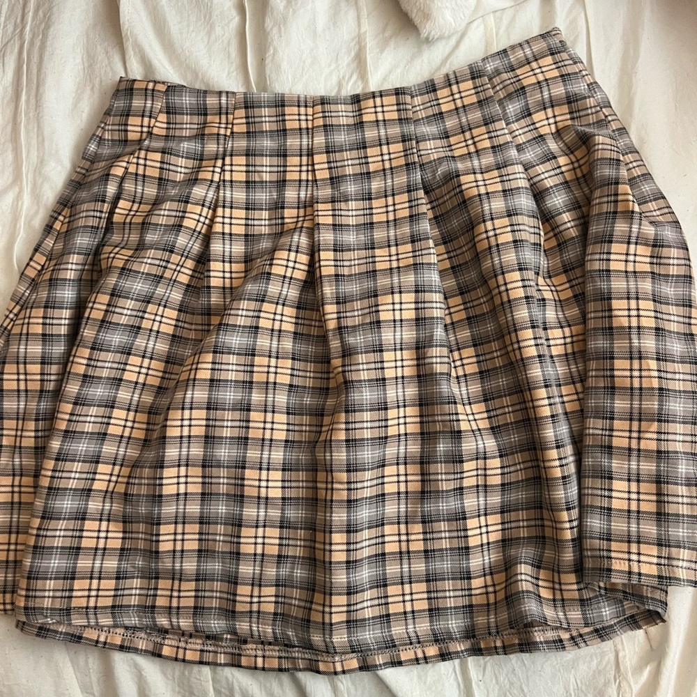 YELLOW STRIPED PLEATED SKIRT